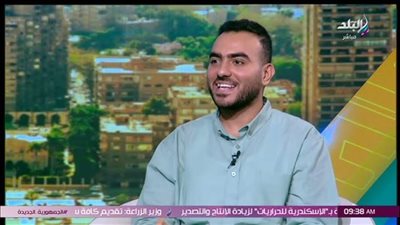 «إيه السمبلة دي».. عبارة عفوية تحوّلت إلى علامة شهيرة في مسيرة خالد محمود