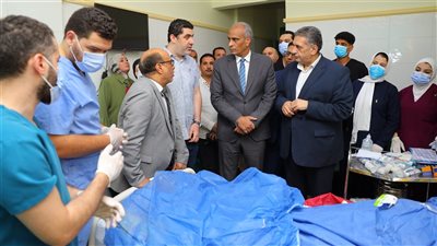  محافظ كفرالشيخ يطمئن على رئيس قرية أبو سكينة أُصيبت أثناء أداء واجبها
