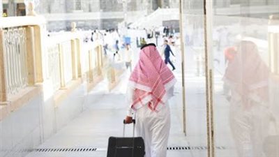 صناعة كسوة الكعبة: مجمع الملك عبد العزيز يواصل إبداعه في تطريز الثوب الجديد