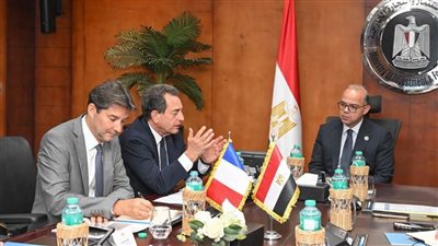 مصر وفرنسا تبحثان تعزيز التعاون الاستثماري وزيادة تدفقات الاستثمار الأجنبي