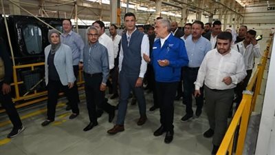 وزير الصناعة يتفقد مصانع العربي وسامسونج ومحطة كوم أبو راضي ببني سويف