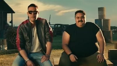 قائمة أبطال وضيوف شرف فيلم صقر وكناريا: وجوه سينمائية بارزة في العمل