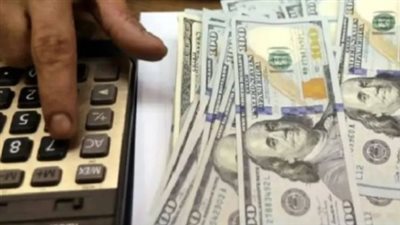 استقرار سعر الصرف يسيطر على البنوك المصرية في تعاملات الخميس