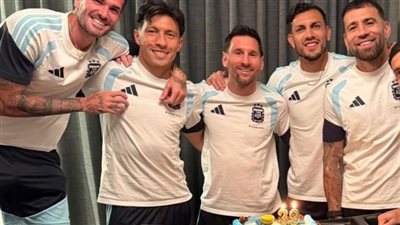 عيد ميلاد أسطوري في المونديال: هكذا فاجأ نجوم الأرجنتين ليونيل ميسي