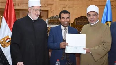 تكريم أكاديمي للدكتور حسام شاكر بجامعة الأزهر تقديرًا لجهوده في توثيق مسيرة رؤساء الجامعة على مدار 65 عامًا