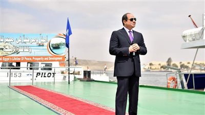 استراتيجية مصر لتوطين الصناعات البحرية.. تفاصيل اجتماع الرئيس السيسي مع رئيس هيئة قناة السويس