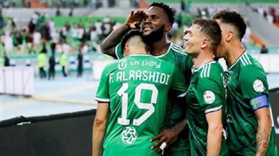 نجم الأهلي على رادار اتحاد جدة لتعويض فابينيو