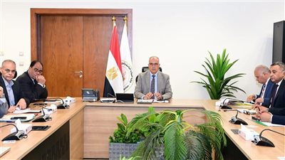 وزير الري يوجه بالتحول للإدارة الاستباقية للتحكم في ورد النيل والمخلفات