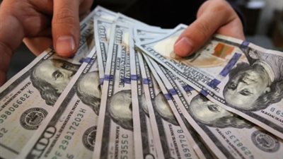 متابعة فورية لسعر الدولار اليوم: استقرار الأسعار يعزز الهدوء في السوق المصرفي