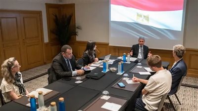خلال زيارته لفرنسا.. وزير السياحة يلتقي بوكالة الأنباء الفرنسية وعدد من ممثلي الصحف