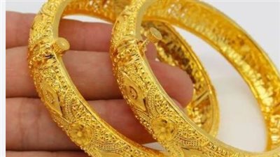الذهب يواصل الصمود.. لماذا يتحرك عيار 24 في نطاق عرضي حالياً؟