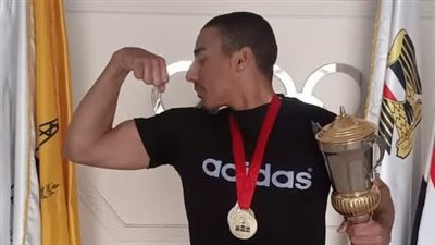 طالب بجامعة الدلتا التكنولوجية يحصد بطولة كأس مصر لمصارعة الذراعين
