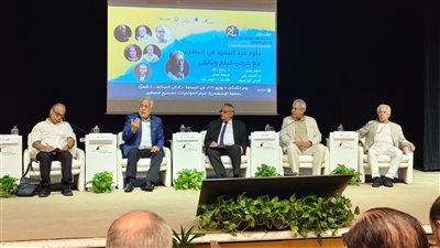 صورة من الندوة الثقافية التي نظمتها مكتبة الإسكندرية