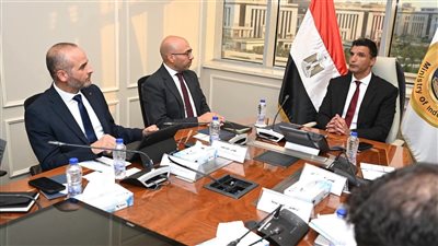 وزير الصناعة يبحث توسعات ABB وتعزيز التصنيع المحلي والتصدير