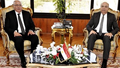 الحفني يبحث مع مدير عام المنظمة العربية للطيران آفاق التعاون المشترك بين الجانبين 
