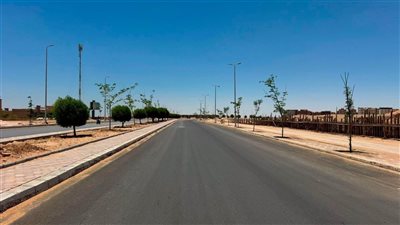 رفع كفاءة الطرق والمرافق والتشجير في الشروق وحدائق العاشر والمنيا وأسيوط 