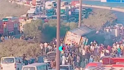 إصابة 10 أشخاص في انقلاب تريلا واشتعالها بطريق مرغم غرب الإسكندرية.. ونقل المصابين إلى المستشفيات
