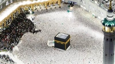 وزارة السياحة والآثار تصدر قواعد العمرة الجديدة: مهلة لتوفيق أوضاع الشركات