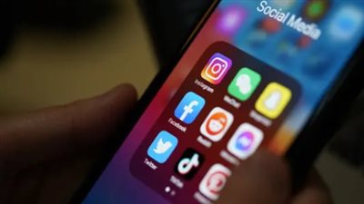 بريطانيا تدرس إيقاف السوشيال ميديا