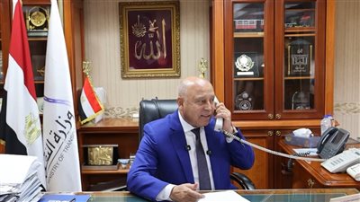 وزير النقل يثمن الموقف البطولي للمواطنة ليلى حسن في أسوان