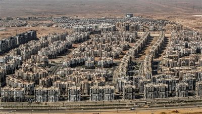 نائب يطالب الحكومة بتوضيح قانونية تملك الأجانب للعقار دون الأرض