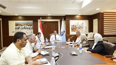 محافظ البحر الأحمر يناقش مشروعات المبادرة الوطنية للمشروعات الخضراء الذكية
