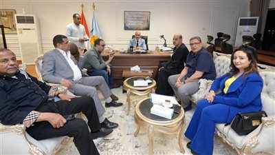 محافظ أسيوط يوجّه بسرعة بحث مطالب المواطنين ومتابعة المشروعات الخدمية