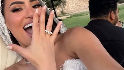 من هي فرح نوفل شقيقة كارمن سليمان؟ معلومات عن العروس التي خطفت الأنظار