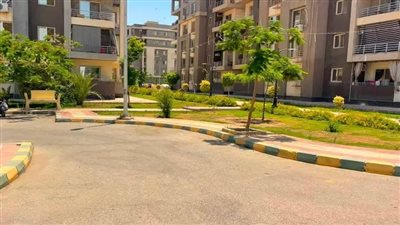 وزيرة الإسكان تتابع موقف تنفيذ عدد من المشروعات وملفات العمل بمدينة العاشر من رمضان 