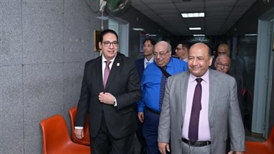 رئيس جامعة القاهرة يتفقد مستشفى الطلبة