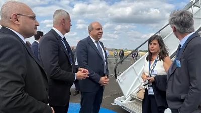 وزير الطيران المدني يبحث مع «إيرباص» مستجدات برنامج تسليم طائرات A350