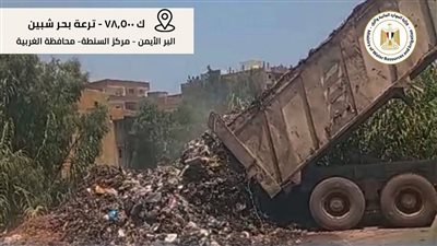 الري تضبط إلقاء مخلفات بترعة بحر شبين وتحرر محضرًا للمخالف