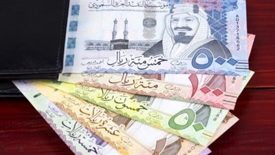 استقرار سعر الريال السعودي اليوم.. تعرف على أسعار الشراء والبيع