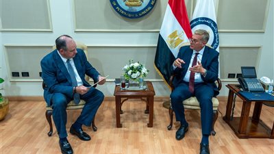 وزير البترول يبحث مع أباتشي العالمية تعزيز خطط الاستكشاف والإنتاج في الصحراء الغربية