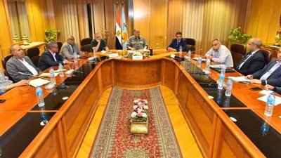 محافظ أسيوط يناقش الاستعدادات النهائية لتطبيق قانون التصالح الجديد