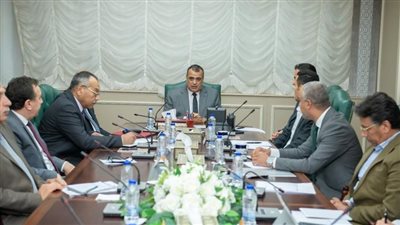 وزير الإنتاج الحربي يستقبل ممثل شركة الخليج للمصاعد الكهربائية
