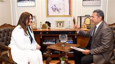 وزيرة الهجرة تستقبل أحد رموز الجالية المصرية بالكويت