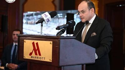 وزير الصناعة يستعرض خطط الحكومة والوزارة لتعزيز التجارة وجذب الاستثمارات 