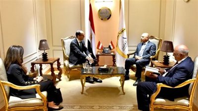 وزير النقل يلتقي سفير النمسا بالقاهرة ووفود 9 شركات متخصصة بالسكك الحديدية