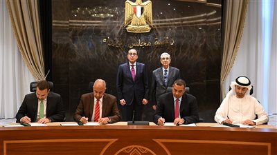 رئيس الوزراء يشهد توقيع محضر استلام الأرض لتنفيذ مشروع لإنتاج الكهرباء من طاقة الرياح غرب سوهاج