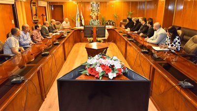 محافظ أسيوط يبحث مع أسقف إيبارشية أبنوب سبل تفعيل المشاركة المجتمعية