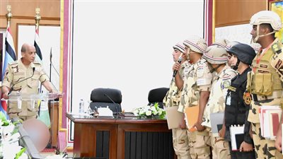 وزير الدفاع الحربى يشهد مشروع مراكز القيادة الذى تنفذه إحدى الجبهات الرئيسية بالقوات المسلحة 