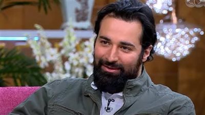 أحمد حاتم ينتظر 