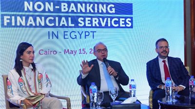 رئيس الرقابة المالية يستعرض جهود التحول الرقمي بالقطاع المالي غير المصرفي
