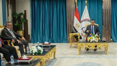 وزير الإنتاج الحربى يستقبل 