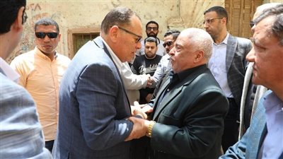 محافظ الشرقية يُؤدى واجب العزاء في وفاة شقيق عضو مجلس النواب الأسبق بقرية النكارية 