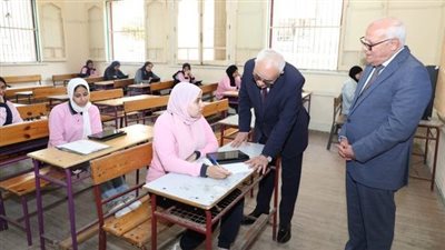 وزير التعليم ومحافظ بورسعيد يتابعان القوافل التعليمية داخل مدرسة الثانوية بنات بالمحافظة