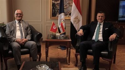 وزير السياحة يبحث مع سفير تونس أوجه التعاون المشترك بين البلدين 