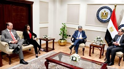 وزير البترول يبحث مع سفير تشيلي ورئيس 