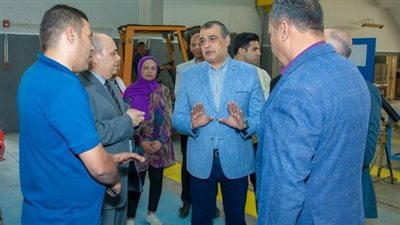 وزير الإنتاج الحربي يقوم بجولة تفقدية مفاجئة لشركة 